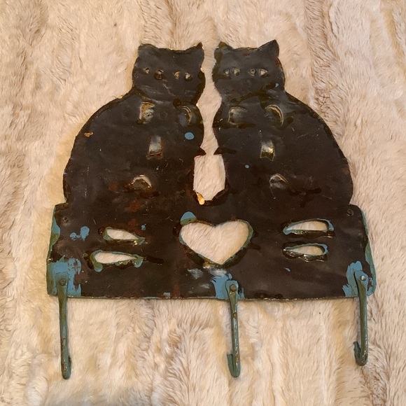 Vintage “Cats” Metal Folk Art Hanger - Picture 2 of 5